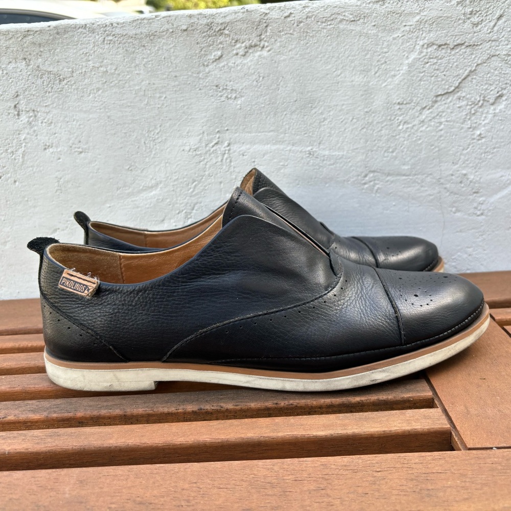 Pikolinos size 40 black leather driver loafer